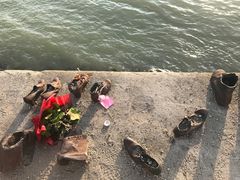 -多瑙河畔鞋履雕塑