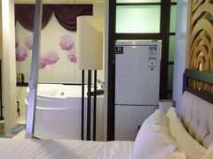 -喜鹊愉家酒店(郑州曼哈顿博览中心地铁站店)