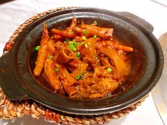 猪蹄炖鸡爪-领鲜天下·焗海鲜·花胶鸡(天目里店)