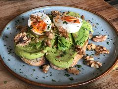 牛油果煮蛋吐司-RAC BAR(安福路店)