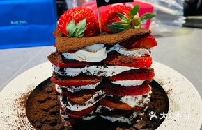 Strawberry Oreo Layer Cake