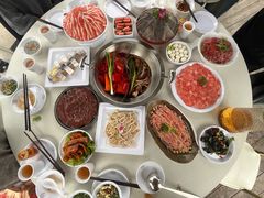 -茅草房·河畔园林火锅