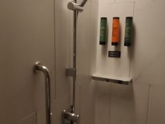 -深圳宝安体育馆希尔顿欢朋酒店