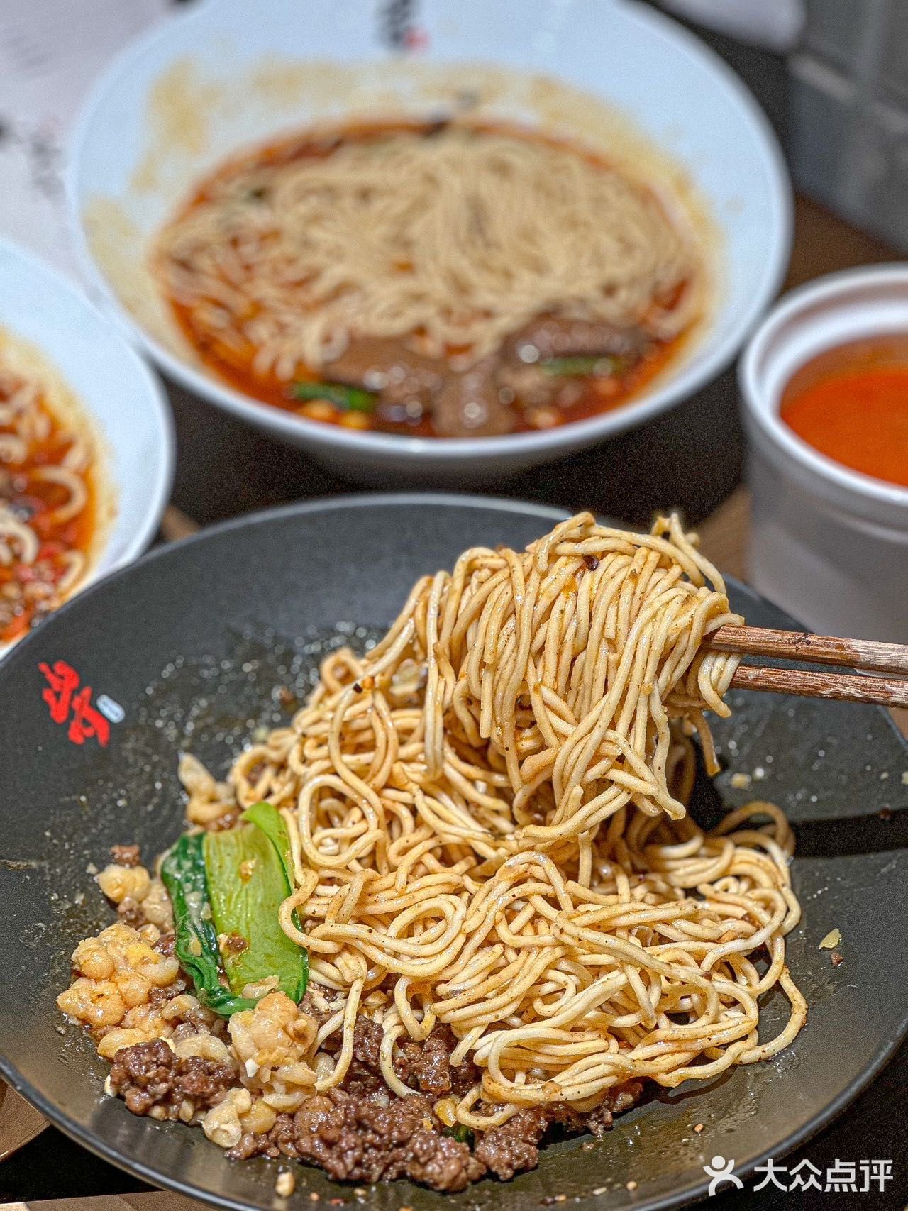 论江湖气息还得是这一口重庆小面啊！🍜
