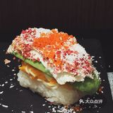 咬一口的寿司幸福