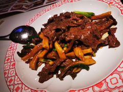 葱爆吊龙牛肉鹿茸菌-谭厨中山传家菜.乳鸽.脆鲩鱼(华强北中航城店)