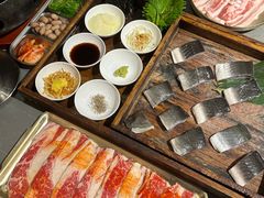 -围炉肉舍•炭烤活鳗•丹东海鲜烤肉(步行街店)