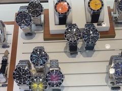 -亨吉利世界名表中心(砂之船奥莱店)