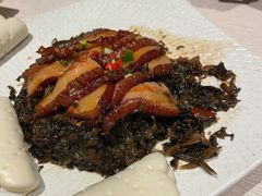 霉干菜扣肉配荷叶饼-唐拉雅秀酒店-唐苑中餐厅