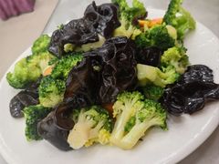 清炒西兰花-三妮饭店(万人新天地店)