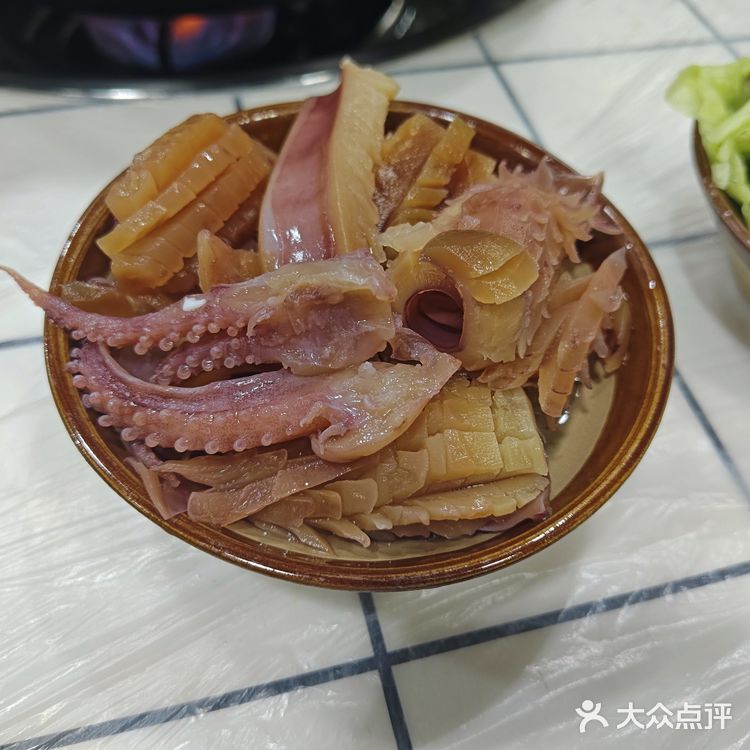 特别是他们家的锅底，真的巨无敌好吃，特别的鲜香麻辣