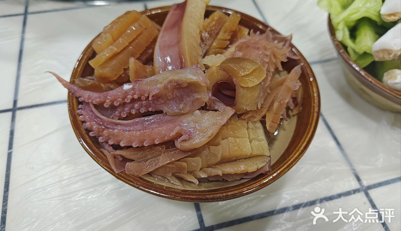 特别是他们家的锅底，真的巨无敌好吃，特别的鲜香麻辣