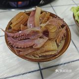 特别是他们家的锅底，真的巨无敌好吃，特别的鲜香麻辣