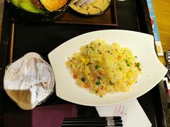 -上海滴水湖皇冠假日酒店