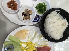 -桥香园正宗过桥米线(机场五店)
