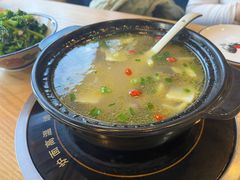 姬松茸炖鸡-妈妈的味道·腾冲特色菜(和顺古镇店)
