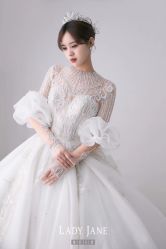 -Lady  Jane高端婚纱礼服馆