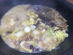 -粘豆包柴火铁锅炖