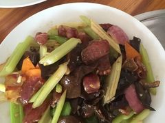 荷芹炒腊味-粤顺餐馆