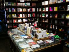 -钟书阁(松江泰晤士小镇店)