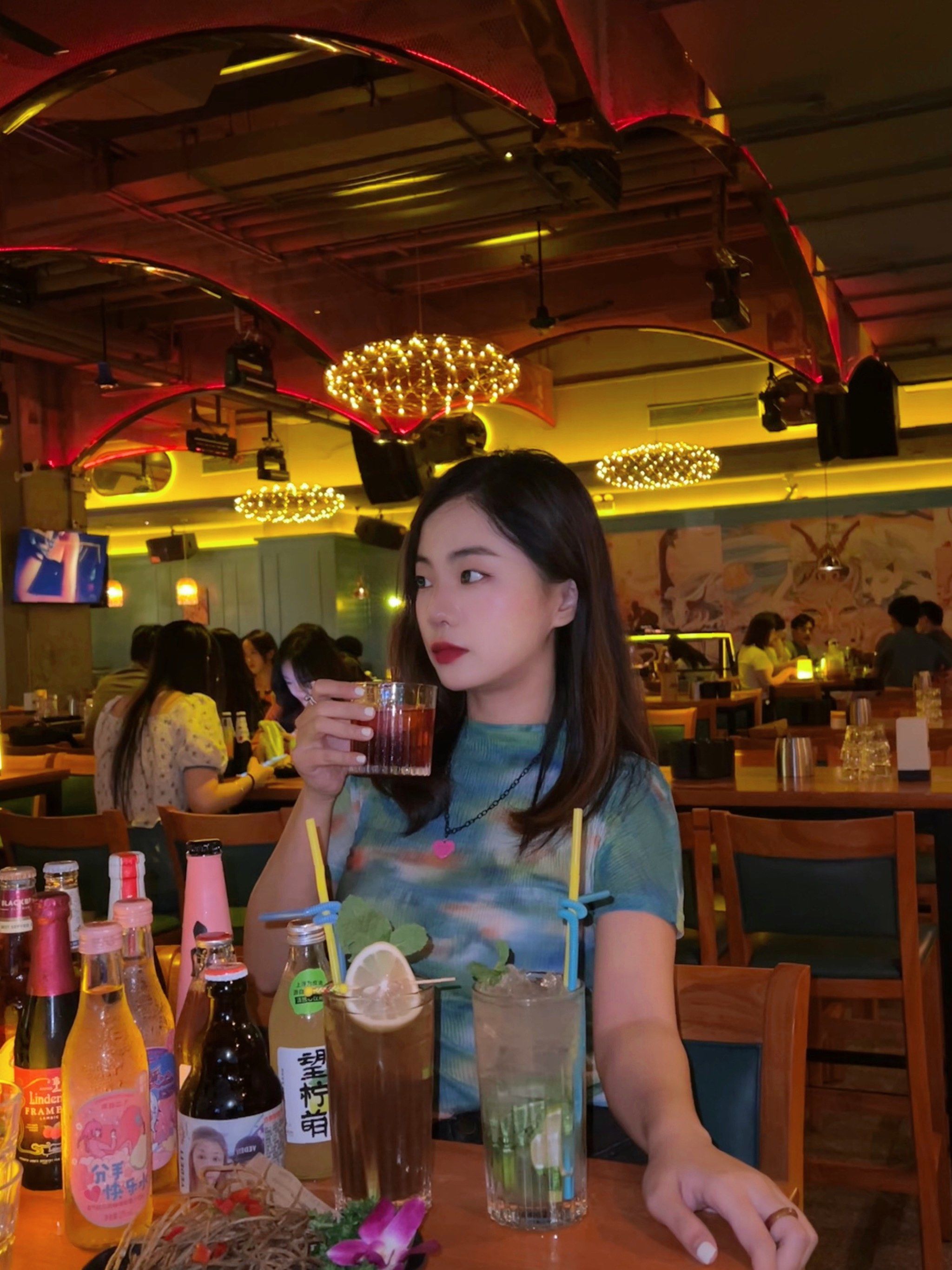 想不到龙华的酒吧这么有氛围感
周末不知道去哪玩就来这里
这家店