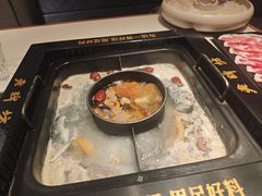 -老牌坊云南鱼豆花火锅(哈西万达店)