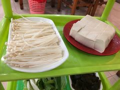 -15年老字号鑫鑫猪肚鸡·椰子鸡海南火锅(兴隆华侨农场店)