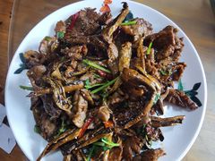 干辣椒炒牛肉-一元馅饼店