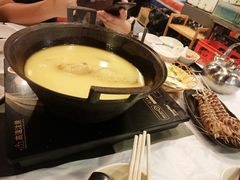 -鲜入围煮花胶鸡海鲜火锅