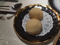 脆皮流沙包-皇朝会.经典传统粤菜(外滩店)