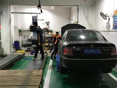 -家乐福南翔店停车场