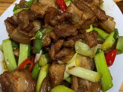 红糖馒头配秘制回锅肉-凯华海鲜火锅·传承三十六年