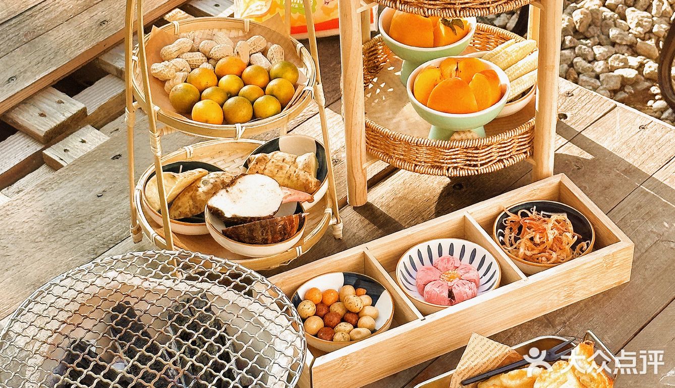 √ 围炉煮茶套餐 适合2-3个人，套餐里面有两壶茶