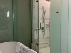 -上海滴水湖皇冠假日酒店