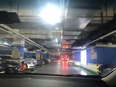 -皇庭广场-地下停车场