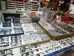 -美式眼镜·授权蔡司.依视路.尼康.豪雅.明月(人民广场店)