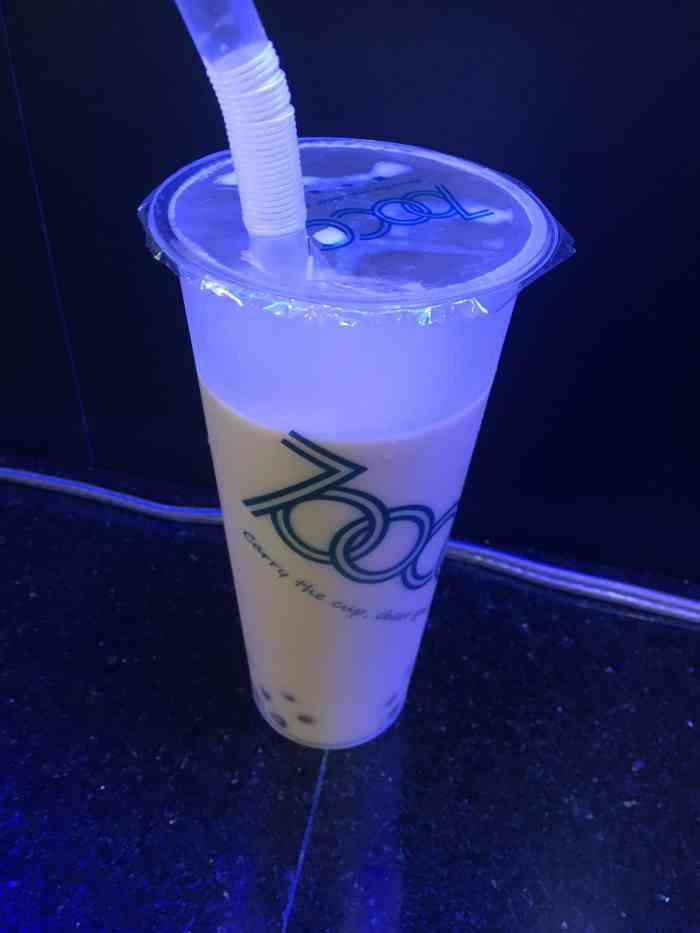 打分 700cc家的奶茶味道很香很浓郁,店里干净卫生,服务员态度很好