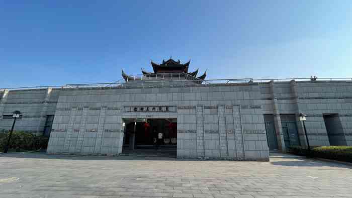 龙现代艺术中心-"感觉宝山区政府很喜欢徽派建筑,这块长条地.