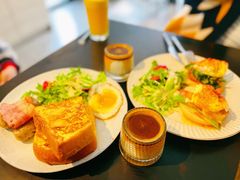 煎德式鲜肉肠早午餐-DOS道肆(恒通国际创新园集装箱店)