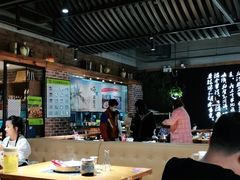 大堂-洪氏嗨捞·广东猪肚鸡·椰子鸡火锅(西咸万象城店)