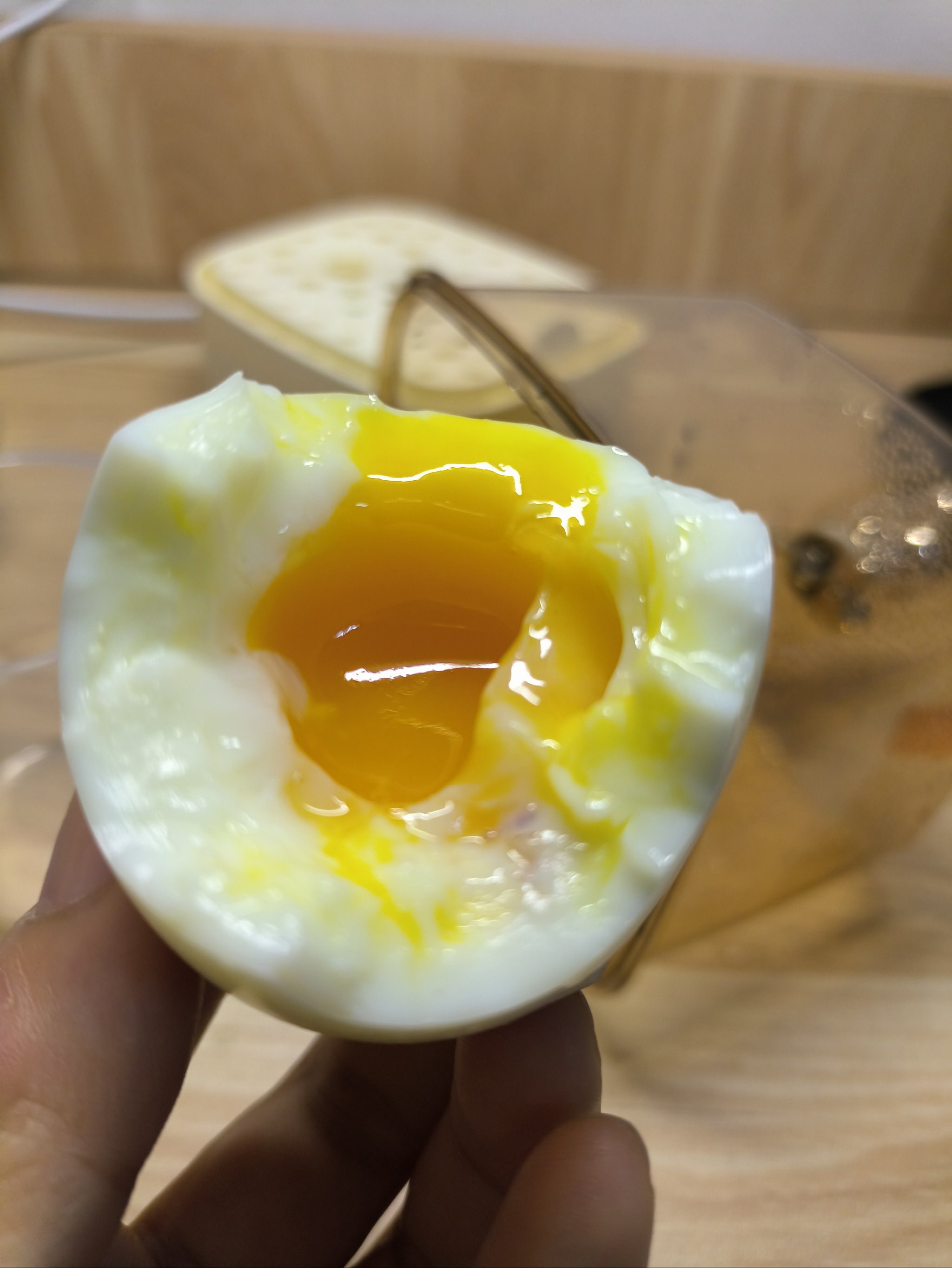 电饭煲蒸带壳鸡蛋图片