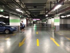 -百联又一城停车场