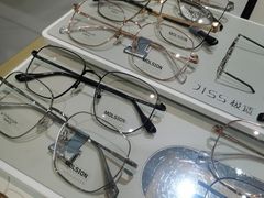 -美式眼镜·授权蔡司.依视路.尼康.豪雅.明月(人民广场店)