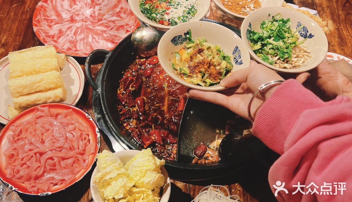 一场舌尖上的盛宴，尽在广州花都区这家重庆鸳鸯老火锅🍲！