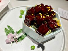 酱烧脆皮牛肉粒-卯时·龙光雅宴·精致锡帮菜(惠山古镇店)