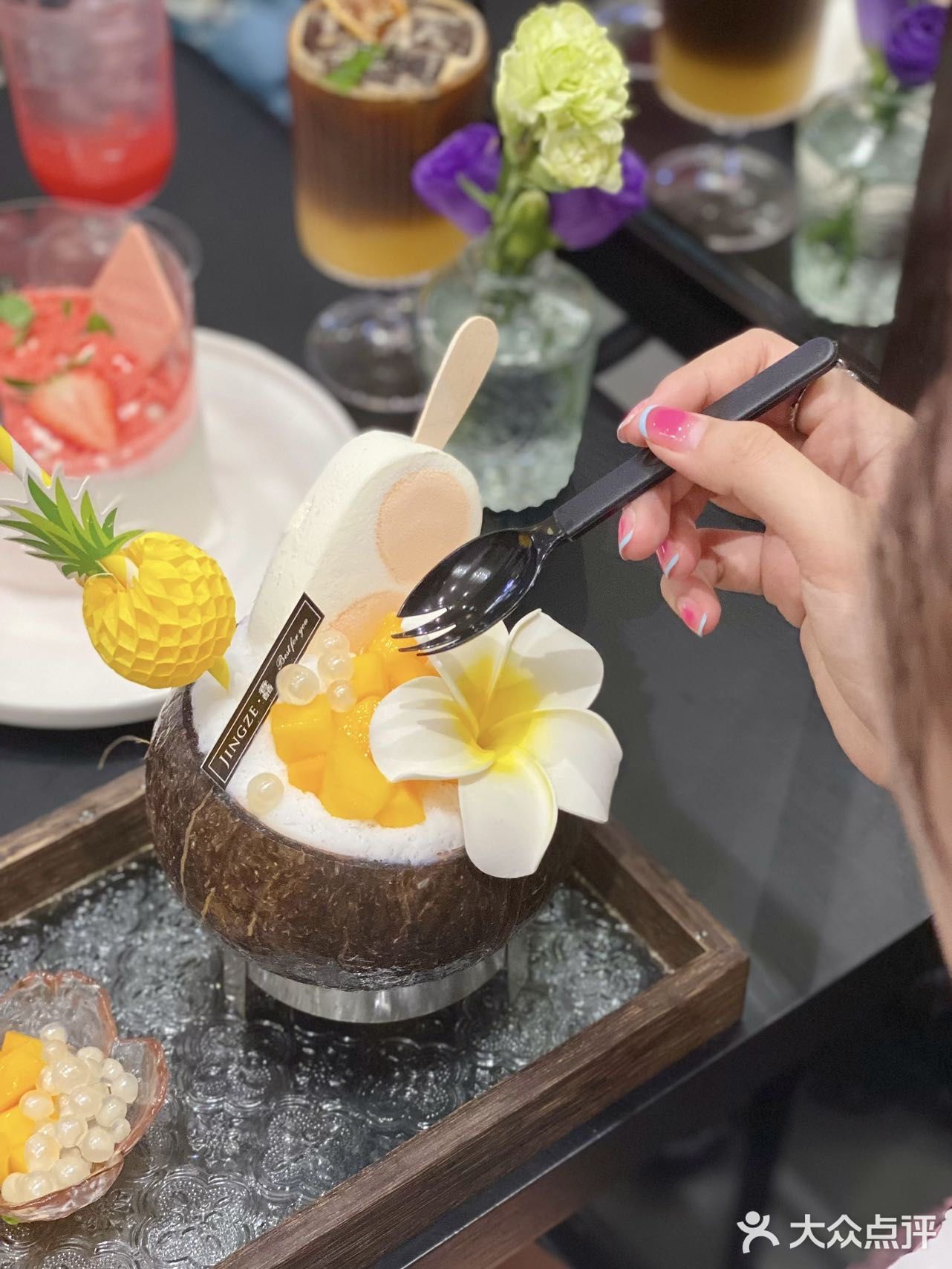在深圳！这绝美的氛围感才是我要的甜品店