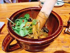 尖椒擂茄子-老滇山寨•云南特色菜•地方菜•民族风情歌舞表演(金碧店)