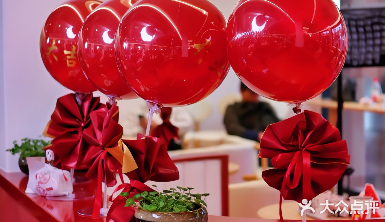 全国第一家店！享受美食 情定华莱士