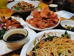 -老滇山寨•云南特色菜•地方菜•民族风情歌舞表演(金碧店)