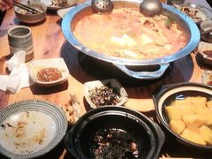 -野山舂·贵州现舂酸汤火锅(鸿通城店)